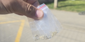 Prins cu droguri pe o stradă din Baia Mare de polițiștii locali