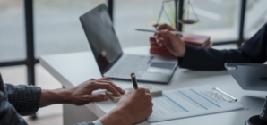 De ce să îți protejezi afacerea cu o asigurare de răspundere profesională?