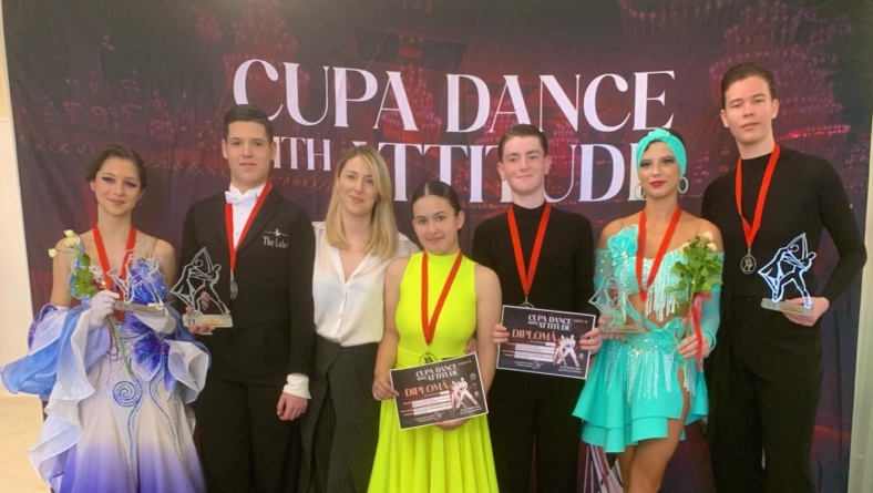 Tinerii dansatori de la Galactic Dance Baia Mare au strălucit pe scena competiției „Cupa Dance with Attitude”, desfășurată la Cluj-Napoca