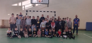 Antrenamentele de Hand to Hand Fighting derulate în cadrul programului național „Educație prin Sport” au ajuns și la Rozavlea