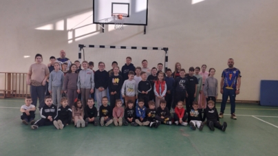 Antrenamentele de Hand to Hand Fighting derulate în cadrul programului național „Educație prin Sport” au ajuns și la Rozavlea