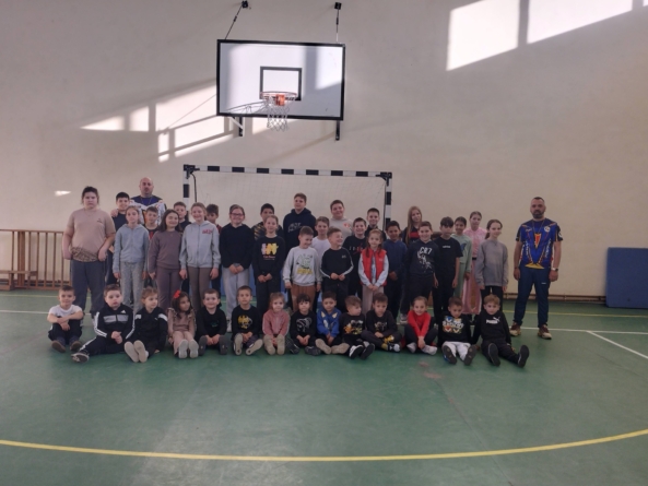 Antrenamentele de Hand to Hand Fighting derulate în cadrul programului național „Educație prin Sport” au ajuns și la Rozavlea