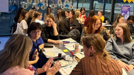 Atelierele din seria „Hub-ul Învățătorilor” continuă în Baia Mare: „Trecerea de la grădiniță la clasa pregătitoare” a fost tema celei mai recente întâlniri