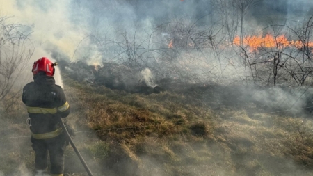 Intervenție de urgență la Borșa, femeie găsită inconștientă după un incendiu de vegetație