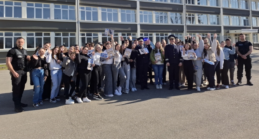 Polițiști de frontieră la întâlnire cu liceeni din Sighet