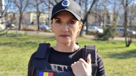 Femei în uniformă, în slujba comunității