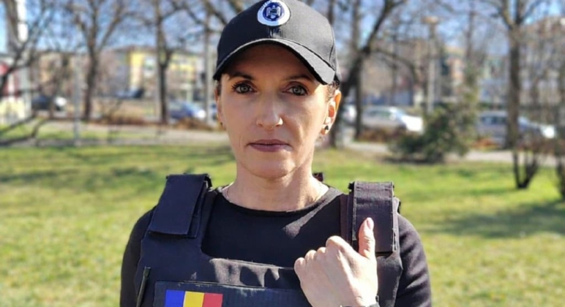 Femei în uniformă, în slujba comunității