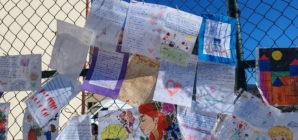 Elevii ciclului primar din Baia Sprie și-au serbat mamele prin expoziția în aer liber „Un strop de primăvară pentru mama”