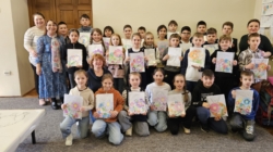 Elevii de la Școala Gimnazială „Alexandru Ivasiuc” din Baia Mare au confecționat daruri de 8 Martie, la Muzeul Județean de Istorie și Arheologie Maramureș