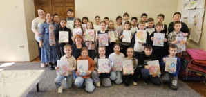 Elevii de la Școala Gimnazială „Alexandru Ivasiuc” din Baia Mare au confecționat daruri de 8 Martie, la Muzeul Județean de Istorie și Arheologie Maramureș