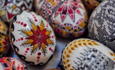 Tradiții care unesc: „Atelierul de încondeiat ouă” ediția a III-a, revine la Seini