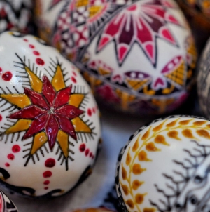 Tradiții care unesc: „Atelierul de încondeiat ouă” ediția a III-a, revine la Seini