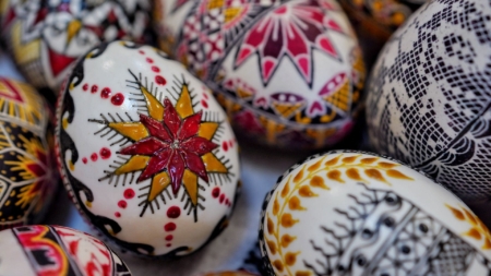 Tradiții care unesc: „Atelierul de încondeiat ouă” ediția a III-a, revine la Seini