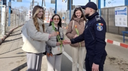 Flori și gânduri bune de la polițiștii de frontieră