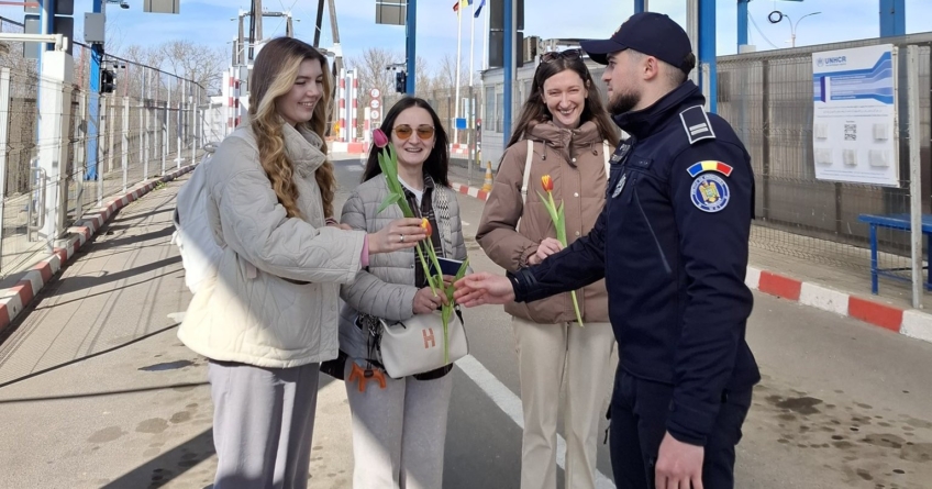 Flori și gânduri bune de la polițiștii de frontieră