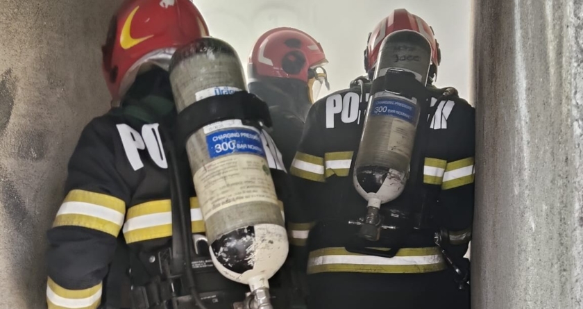 Incendiu la un imobil de pe bd. Republicii din Baia Mare