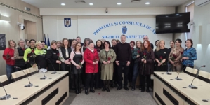 Ședință cu flori, nu cu proiecte administrative