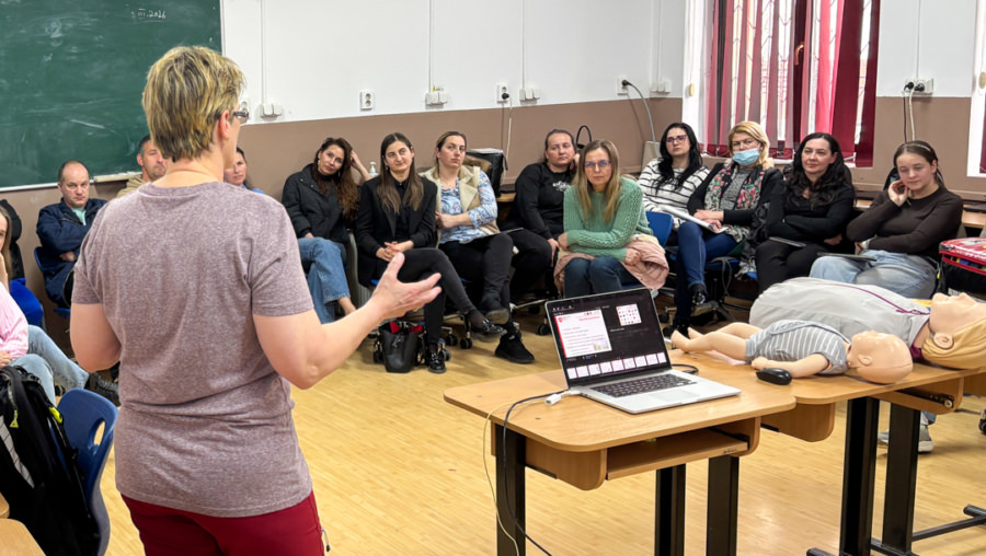 Stagiu de pregătire pentru acordarea primului ajutor, dedicat personalului didactic din Poienile de sub Munte