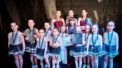 Clubul Sportiv Red&Black Dance din Baia Mare a cucerit podiumul competiției Black Swan Dance de la Ploiești