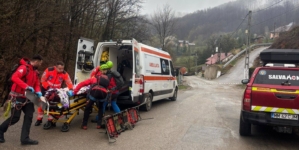Intervenție a salvamontiștilor într-o zonă greu accesibilă din Ulmoasa, într-un caz medical
