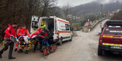 Intervenție a salvamontiștilor într-o zonă greu accesibilă din Ulmoasa, într-un caz medical