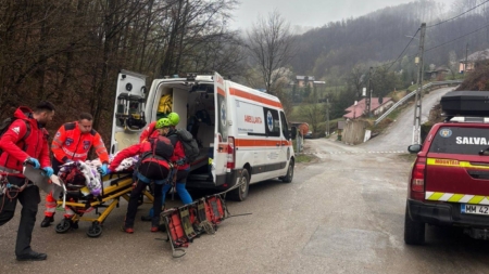 Intervenție a salvamontiștilor într-o zonă greu accesibilă din Ulmoasa, într-un caz medical