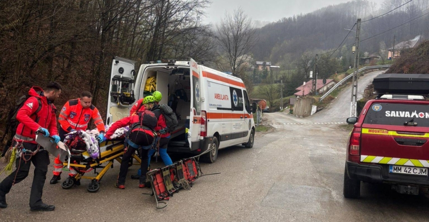 Intervenție a salvamontiștilor într-o zonă greu accesibilă din Ulmoasa, într-un caz medical