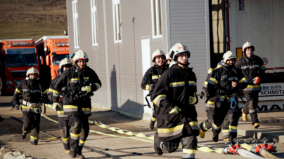 Pompierii civili ai SVSU Târgu Lăpuș și voluntarii Centrului Local Maltez pentru Prim Răspuns în Comunitate din Târgu Lăpuș au participat în cadrul unui exercițiu simulativ de gestionare a situațiilor de urgență în caz de incendiu, desfășurat la Rogoz