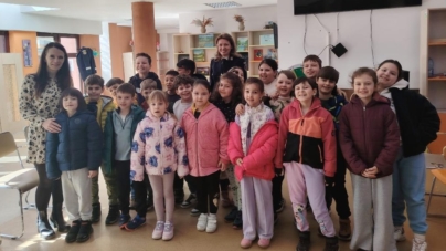 Educație pentru siguranța personală și respectarea regulilor de circulație pe înțelesul copiilor, la Centrul Rivulus Pueris din Baia Mare