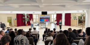 „Start în tehnologia viitorului”: elevii Școlii Gimnaziale „Dimitrie Cantemir” au explorat universul tehnologiei moderne