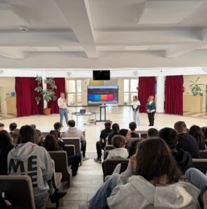 „Start în tehnologia viitorului”: elevii Școlii Gimnaziale „Dimitrie Cantemir” au explorat universul tehnologiei moderne