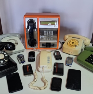Colecția de telefoane vechi de la Muzeul Județean de Istorie și Arheologie prinde contur