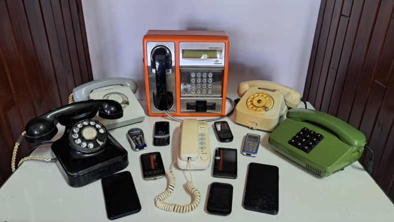 Colecția de telefoane vechi de la Muzeul Județean de Istorie și Arheologie prinde contur