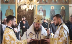 Preasfințitul Părinte Timotei Sătmăreanul va sluji la Biserica „Nașterea Maicii Domnului” din Ferneziu
