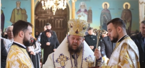 Preasfințitul Părinte Timotei Sătmăreanul va sluji la Biserica „Nașterea Maicii Domnului” din Ferneziu