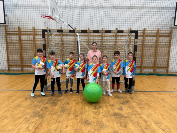 Elevii de la Școala Gimnazială „Vasile Alecsandri” din Baia Mare, pe primul loc în România la concursul Play for Fun and Health