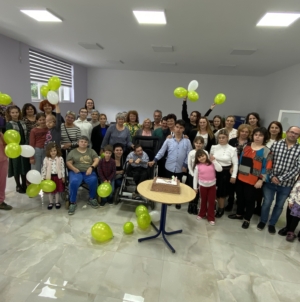 Tinerii cu nevoi speciale celebrează Ziua Femeii printr-un spectacol artistic, la Centrul de Zi de Recuperare Esperando din Baia Mare