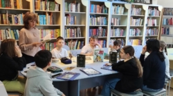 Ziua Internațională a Poeziei, sărbătorită de elevii Școlii Gimnaziale „Avram Iancu” Baia Mare la Biblioteca Județeană „Petre Dulfu”
