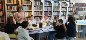 Ziua Internațională a Poeziei, sărbătorită de elevii Școlii Gimnaziale „Avram Iancu” Baia Mare la Biblioteca Județeană „Petre Dulfu”