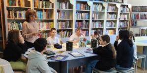Ziua Internațională a Poeziei, sărbătorită de elevii Școlii Gimnaziale „Avram Iancu” Baia Mare la Biblioteca Județeană „Petre Dulfu”