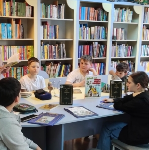 Ziua Internațională a Poeziei, sărbătorită de elevii Școlii Gimnaziale „Avram Iancu” Baia Mare la Biblioteca Județeană „Petre Dulfu”