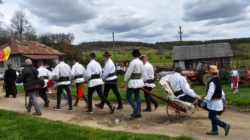 În a doua zi de Paști sunteți invitați la Cufoaia, pentru a participa la un obicei străbun – „Căruțul din Cufoaia”