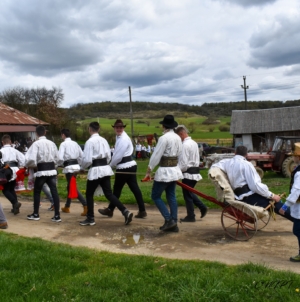 În a doua zi de Paști sunteți invitați la Cufoaia, pentru a participa la un obicei străbun – „Căruțul din Cufoaia”