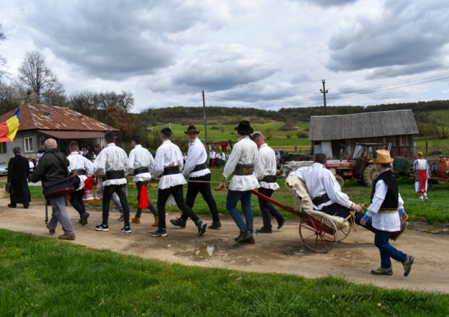 În a doua zi de Paști sunteți invitați la Cufoaia, pentru a participa la un obicei străbun – „Căruțul din Cufoaia”