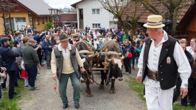 Celebrul obicei agrar „Udătoriul din Șurdești” va avea loc în a doua zi de Paști