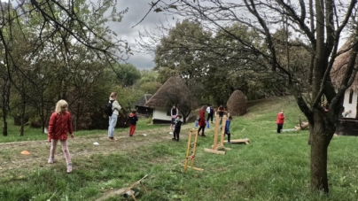 La Muzeul Satului Baia Mare: Copiii sunt invitați la o nouă aventură cu obstacole și tiroliană