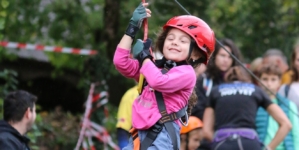 Copiii sunt așteptați la o nouă aventură la Muzeul Satului Baia Mare – tiroliană, obstacole și alte provocări daco-spartane