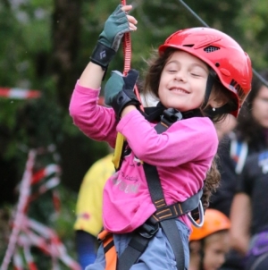 Copiii sunt așteptați la o nouă aventură la Muzeul Satului Baia Mare – tiroliană, obstacole și alte provocări daco-spartane