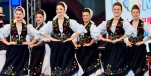 „Lada de zestre”: Ansamblul Folcloric Național „Transilvania” organizează un concert dedicat Zilei Naționale a Portului Tradițional