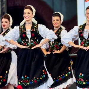 „Lada de zestre”: Ansamblul Folcloric Național „Transilvania” organizează un concert dedicat Zilei Naționale a Portului Tradițional